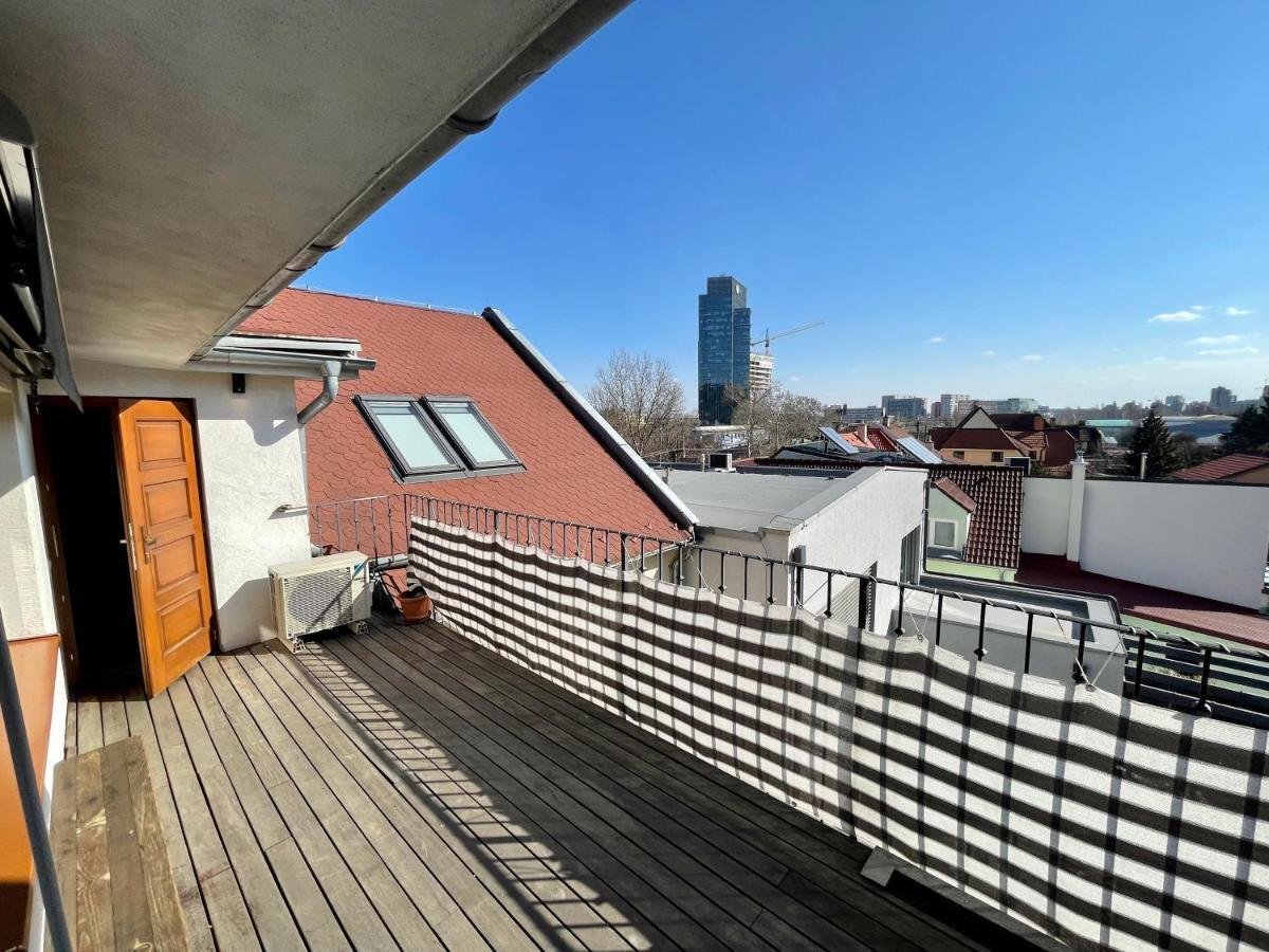 Beautiful And Romantic Penthouse With Two Terraces Братислава Екстер'єр фото